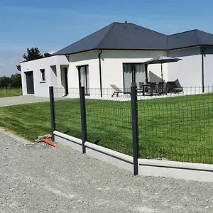 Hébergement de vacances De, Poilley (Manche)